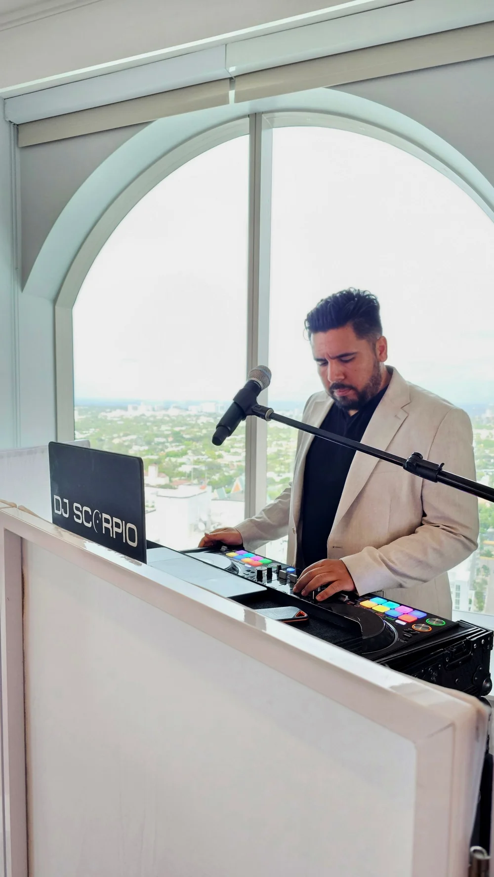 Spinning Success: Finding the Perfect DJ for Your Spectacular Event!