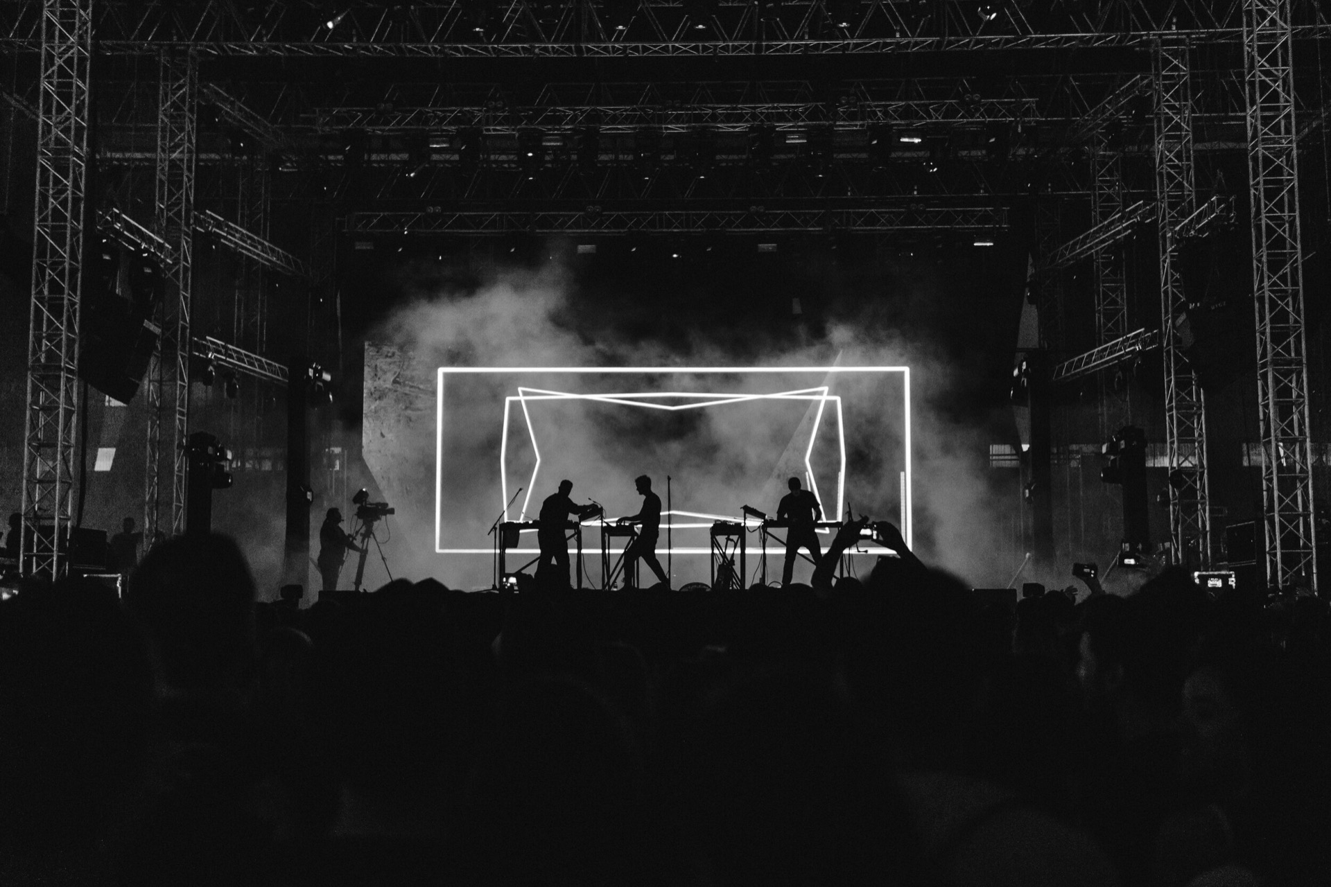 Trussing by Sound Level Events